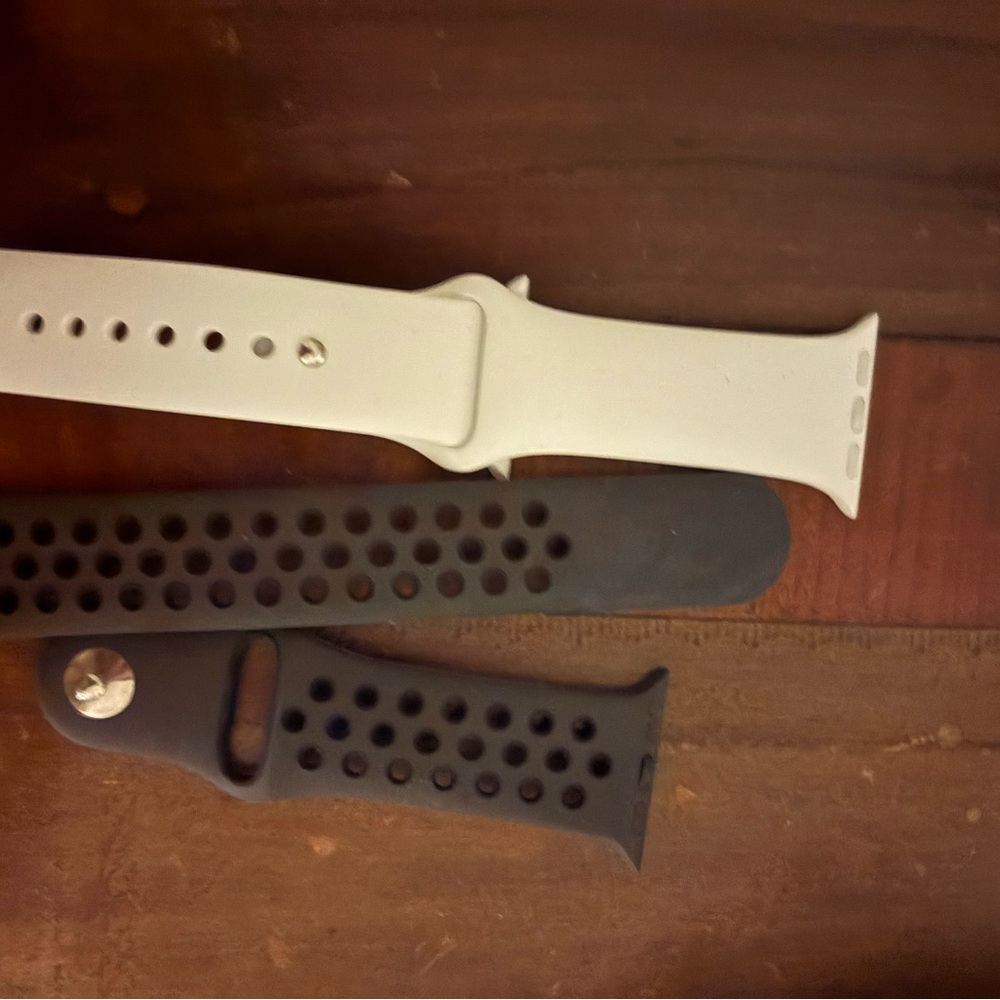 Apple Watch Series 5 in Silver titanium & ceramic (with multiple bands) - Picture 4 of 5